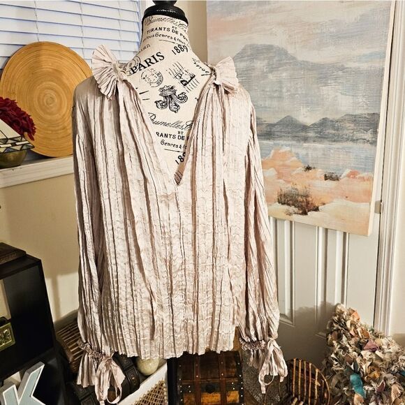 New H & M Gold Satin Crinkle Style High Neck Statement Blouse. - Picture 5 of 14